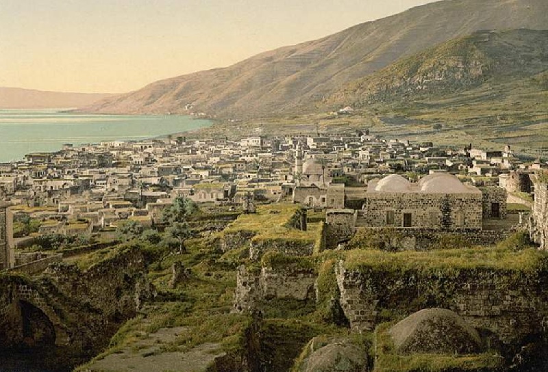 Tiberias-טְבֶרְיָה‎‎-ancient-picture-above-the-Sea-of-Galilee-shore-